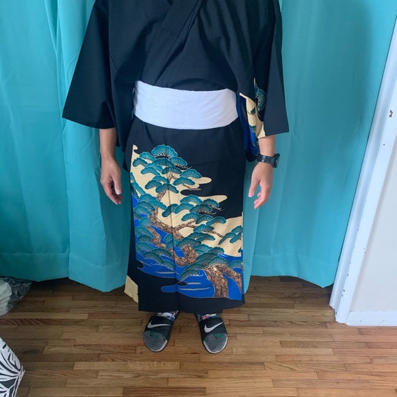 Authentic Hand Sewn Japanese Kimono - Picture 1 of 7
